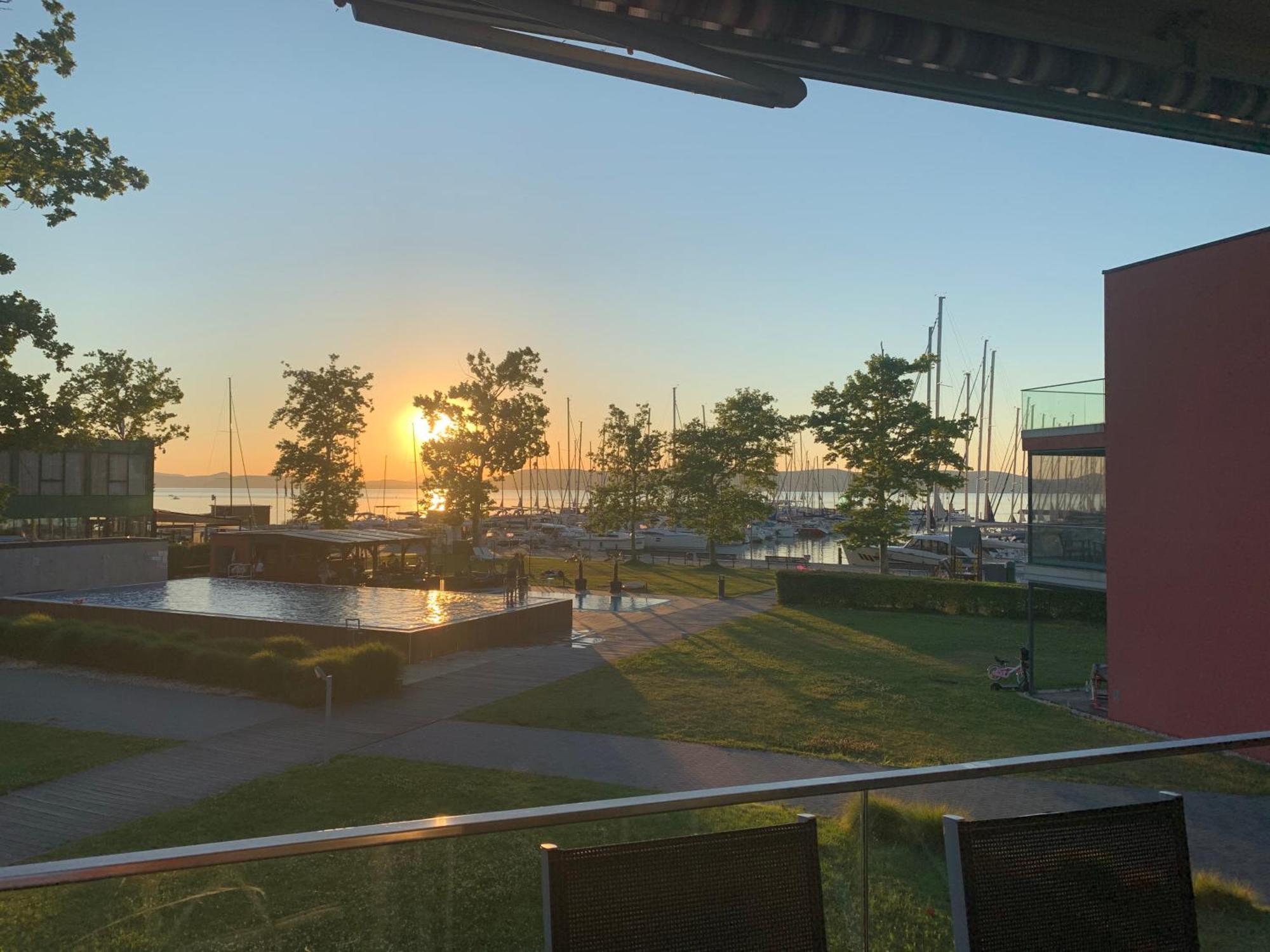 Bavaria Club Apartman Balatonlelle Esterno foto