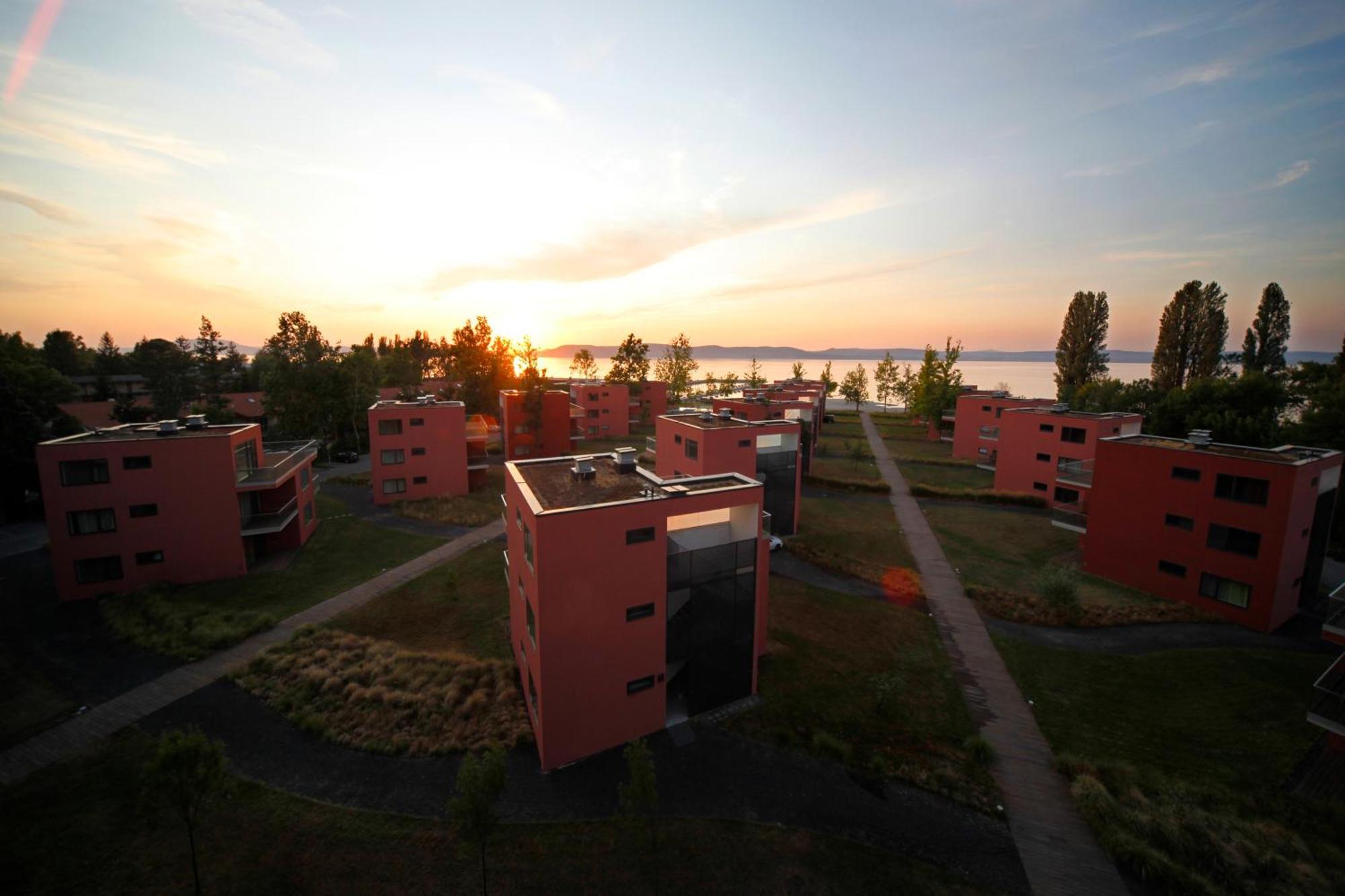 Bavaria Club Apartman Balatonlelle Esterno foto