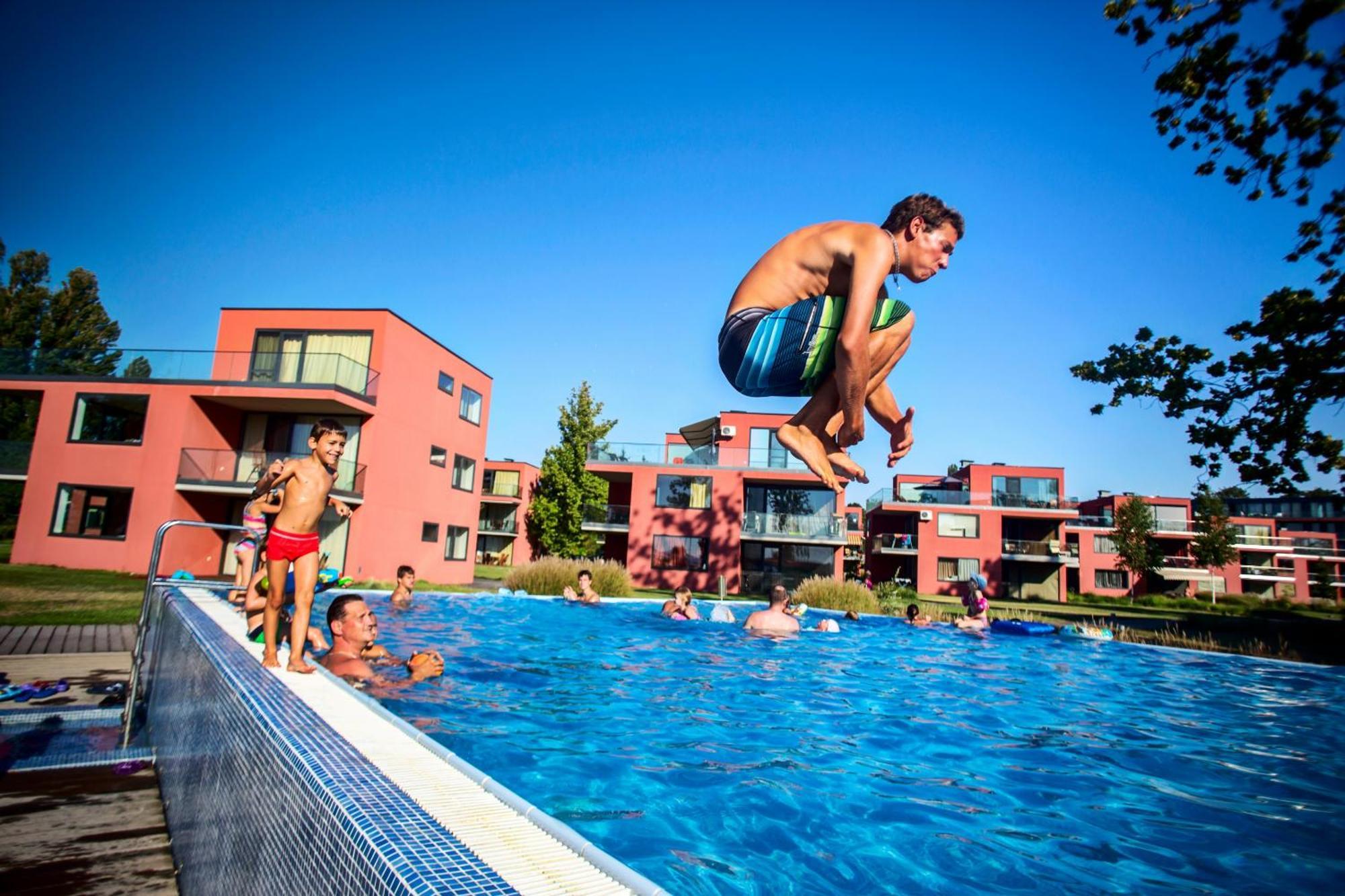 Bavaria Club Apartman Balatonlelle Esterno foto