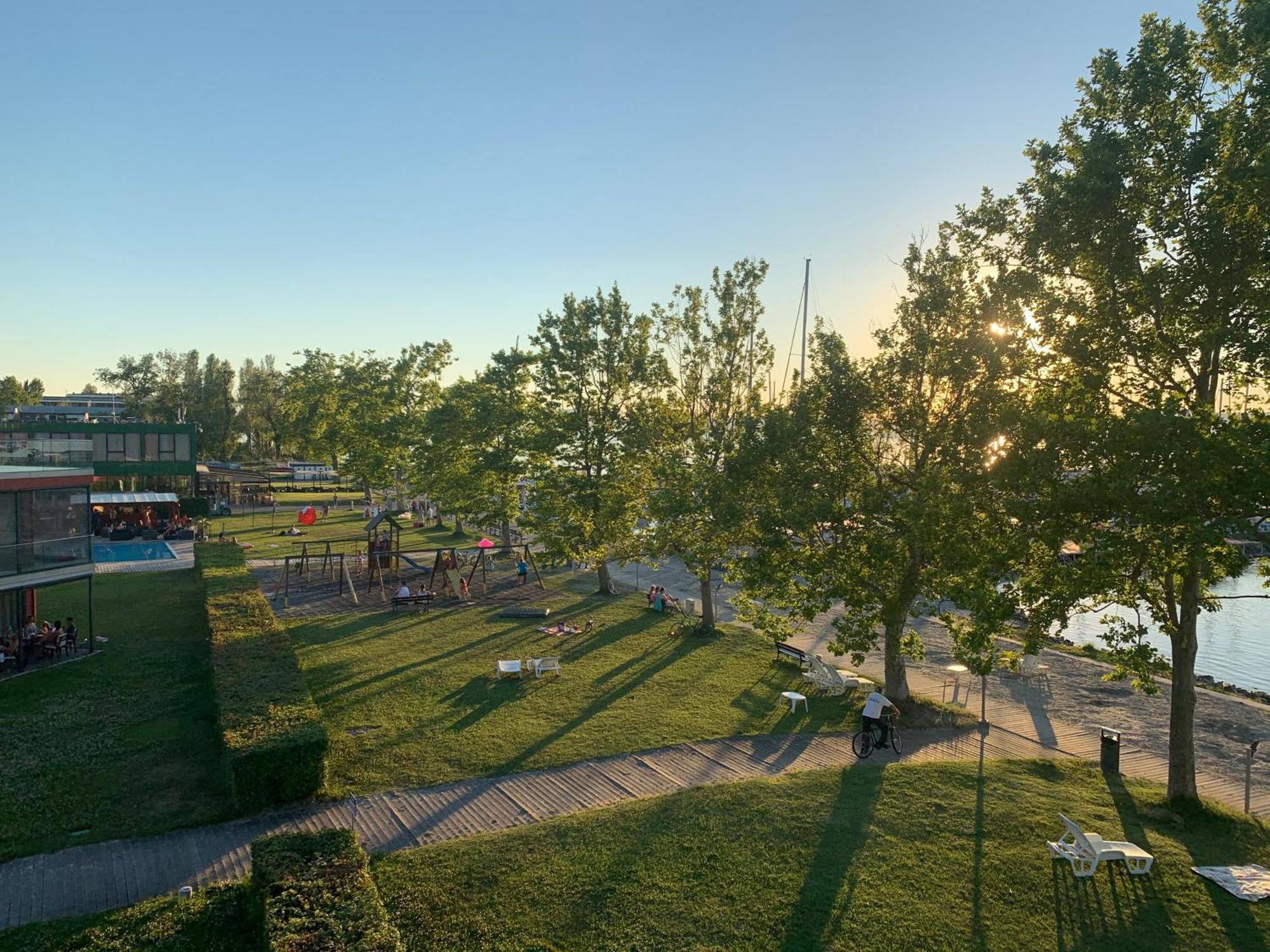 Bavaria Club Apartman Balatonlelle Esterno foto