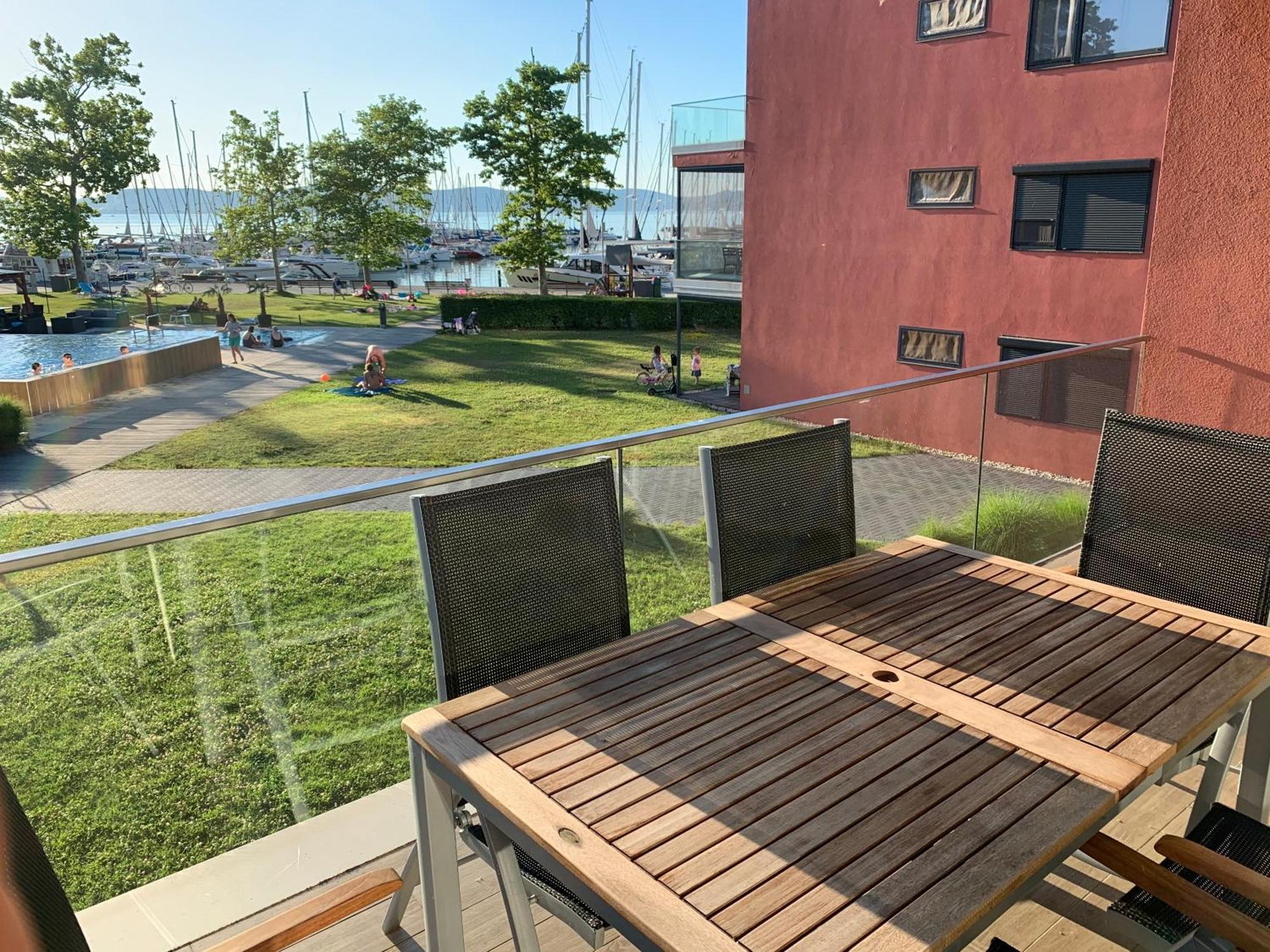 Bavaria Club Apartman Balatonlelle Esterno foto