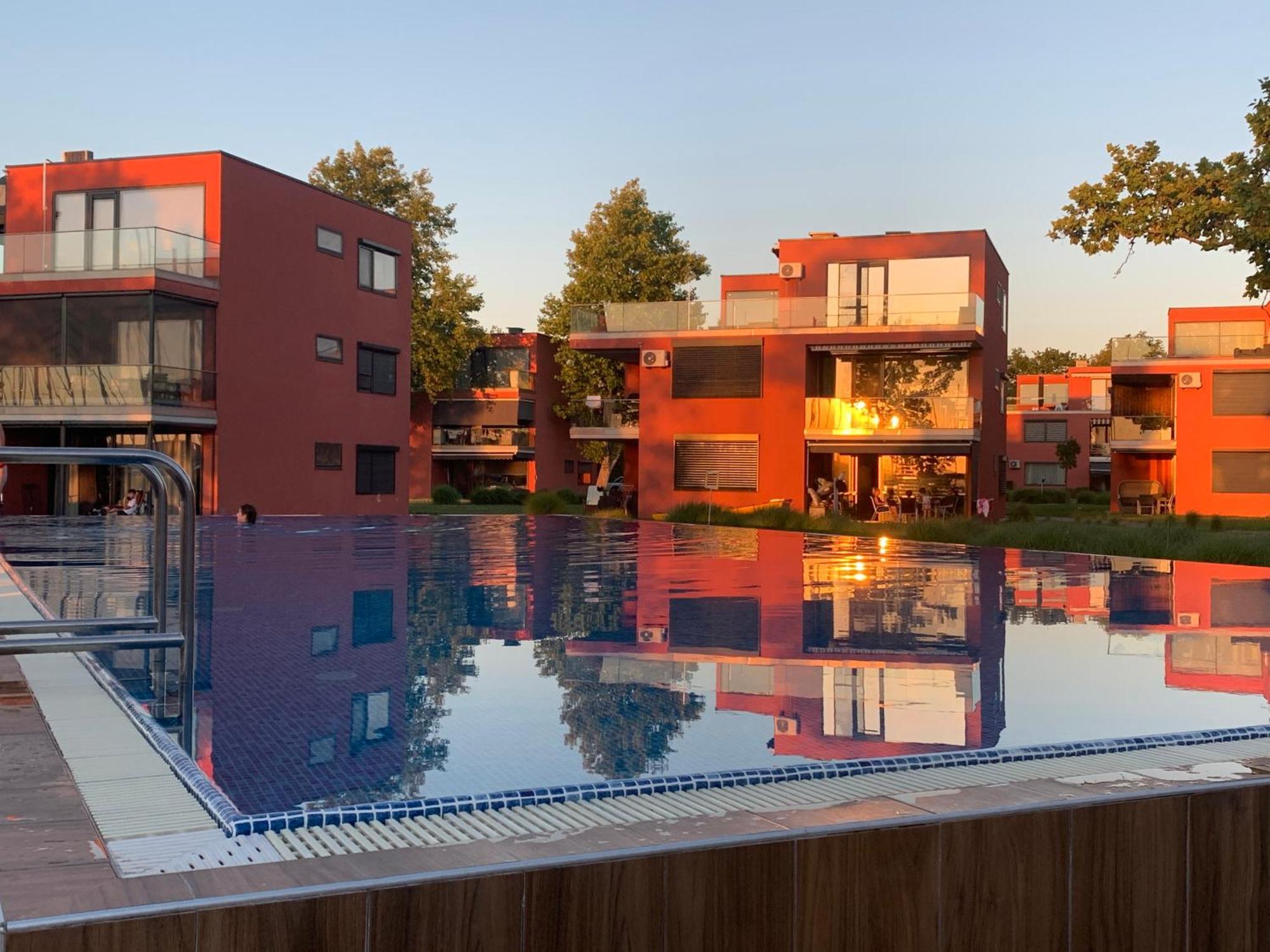 Bavaria Club Apartman Balatonlelle Esterno foto