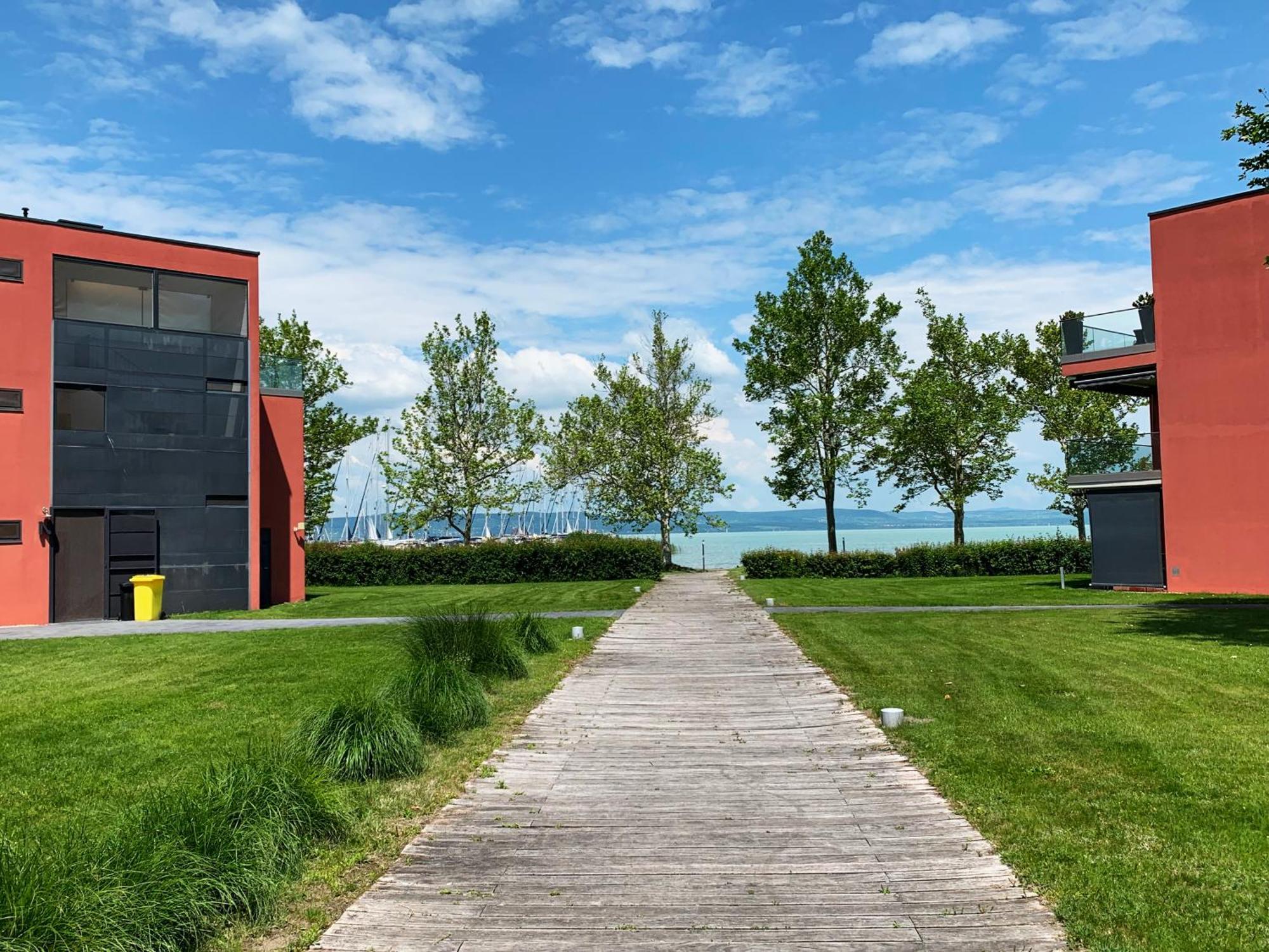 Bavaria Club Apartman Balatonlelle Esterno foto