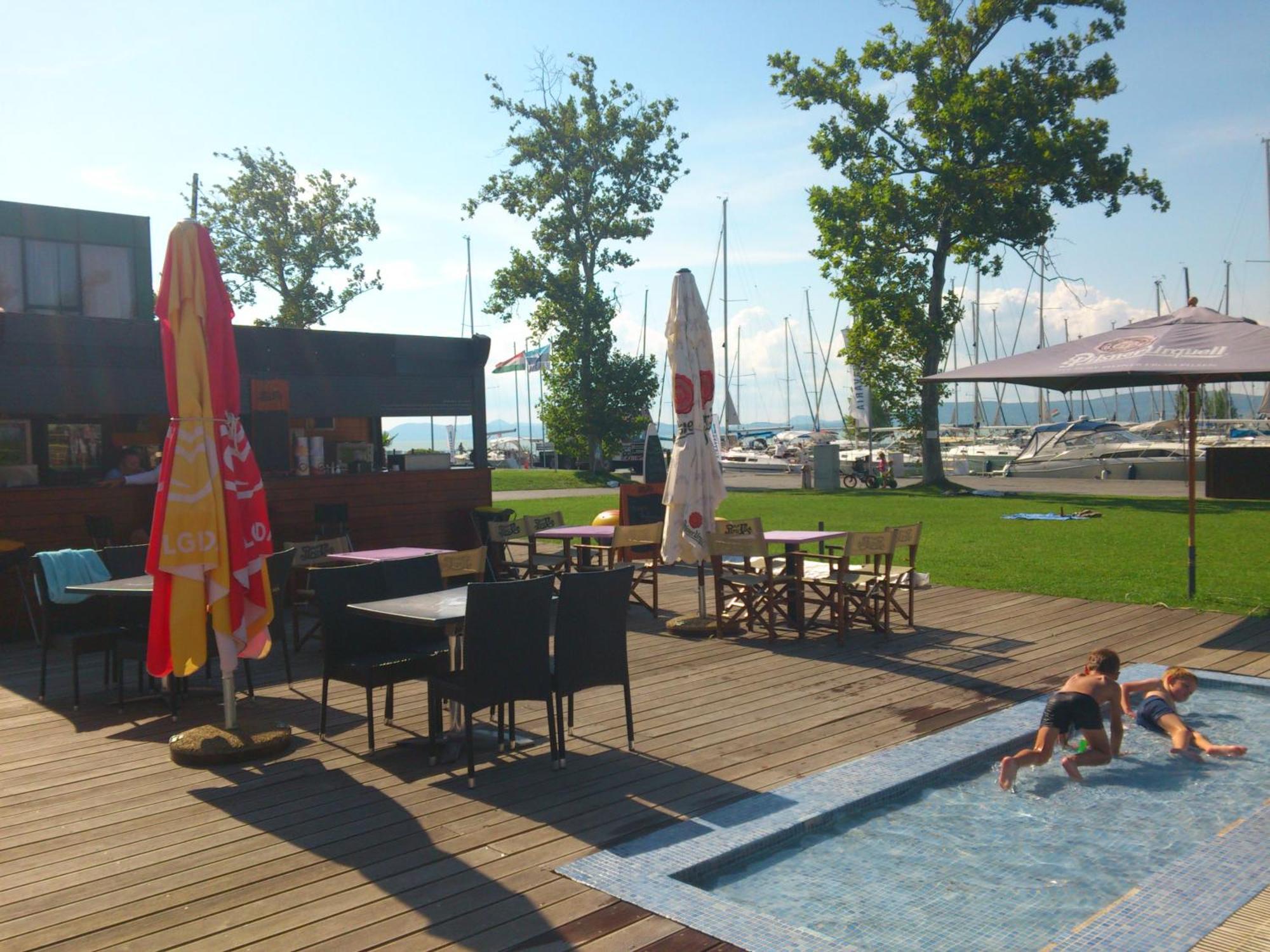 Bavaria Club Apartman Balatonlelle Esterno foto