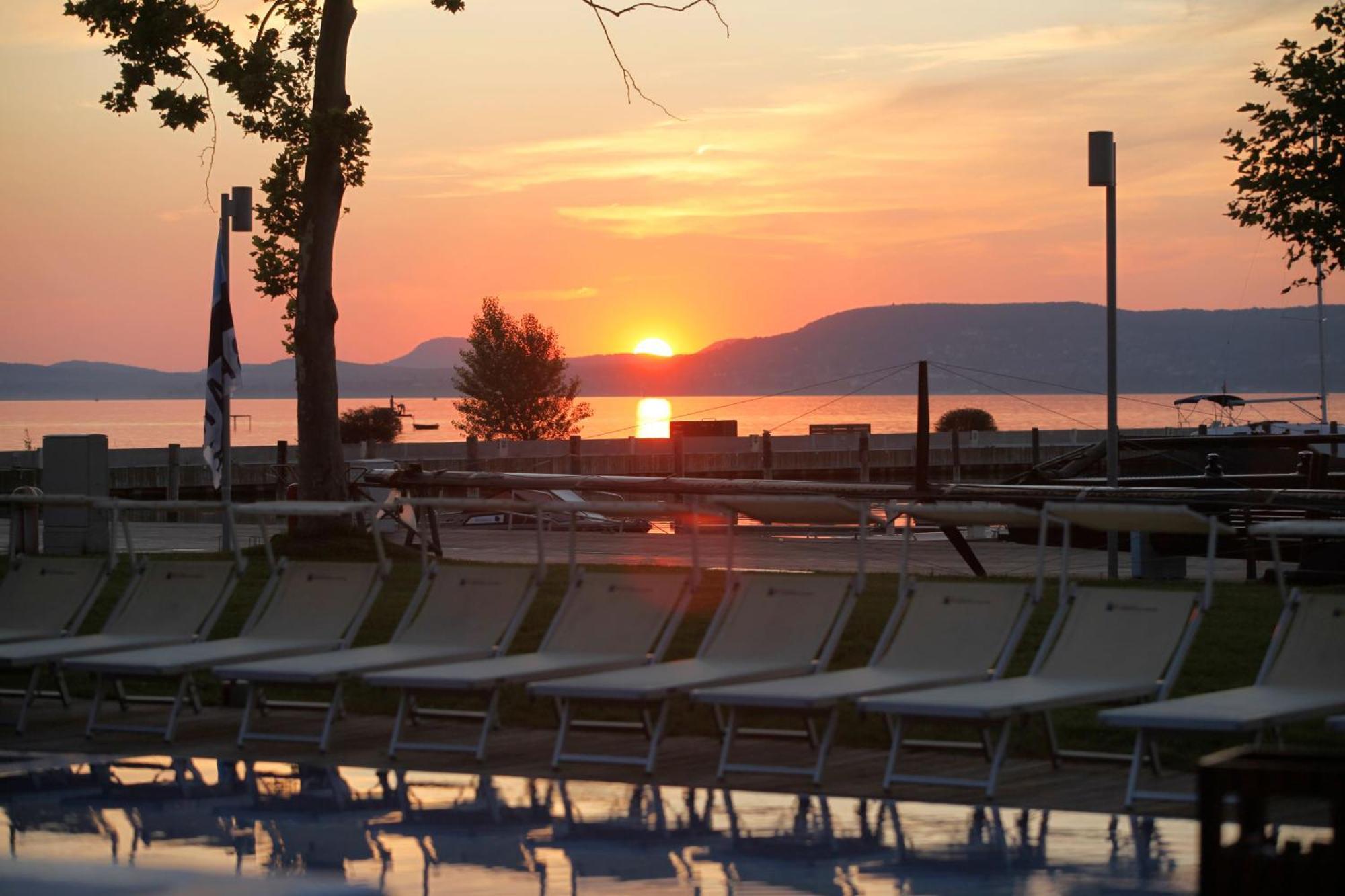 Bavaria Club Apartman Balatonlelle Esterno foto