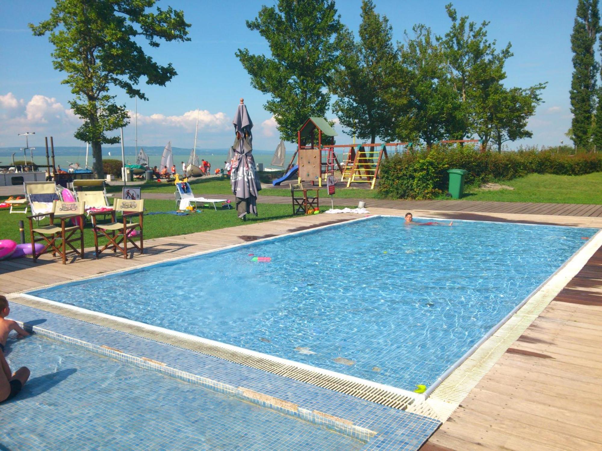 Bavaria Club Apartman Balatonlelle Esterno foto