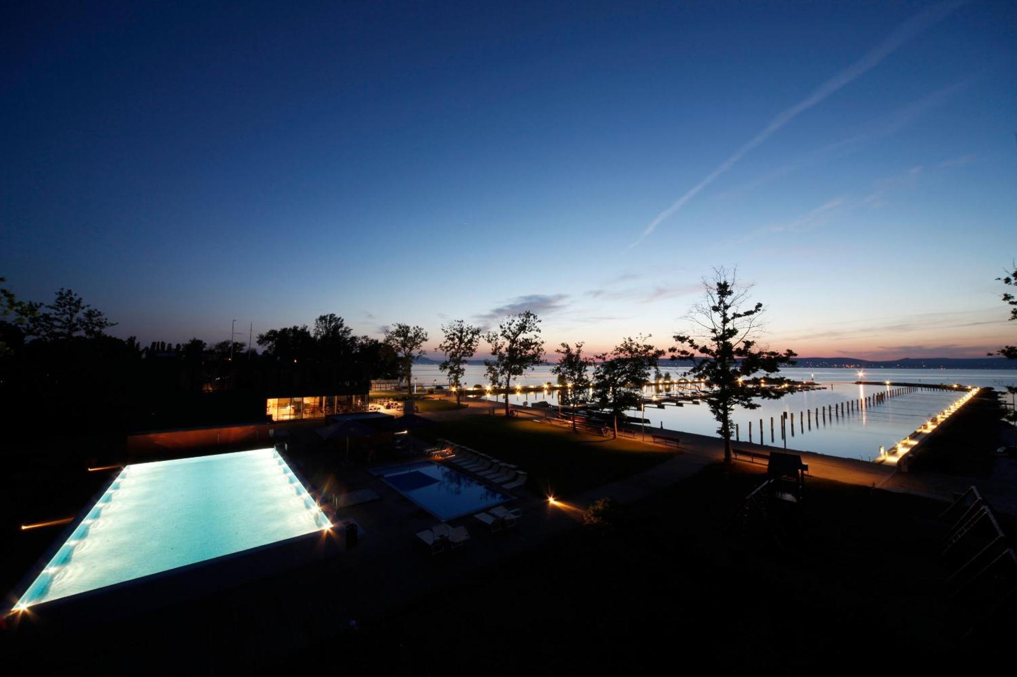 Bavaria Club Apartman Balatonlelle Esterno foto