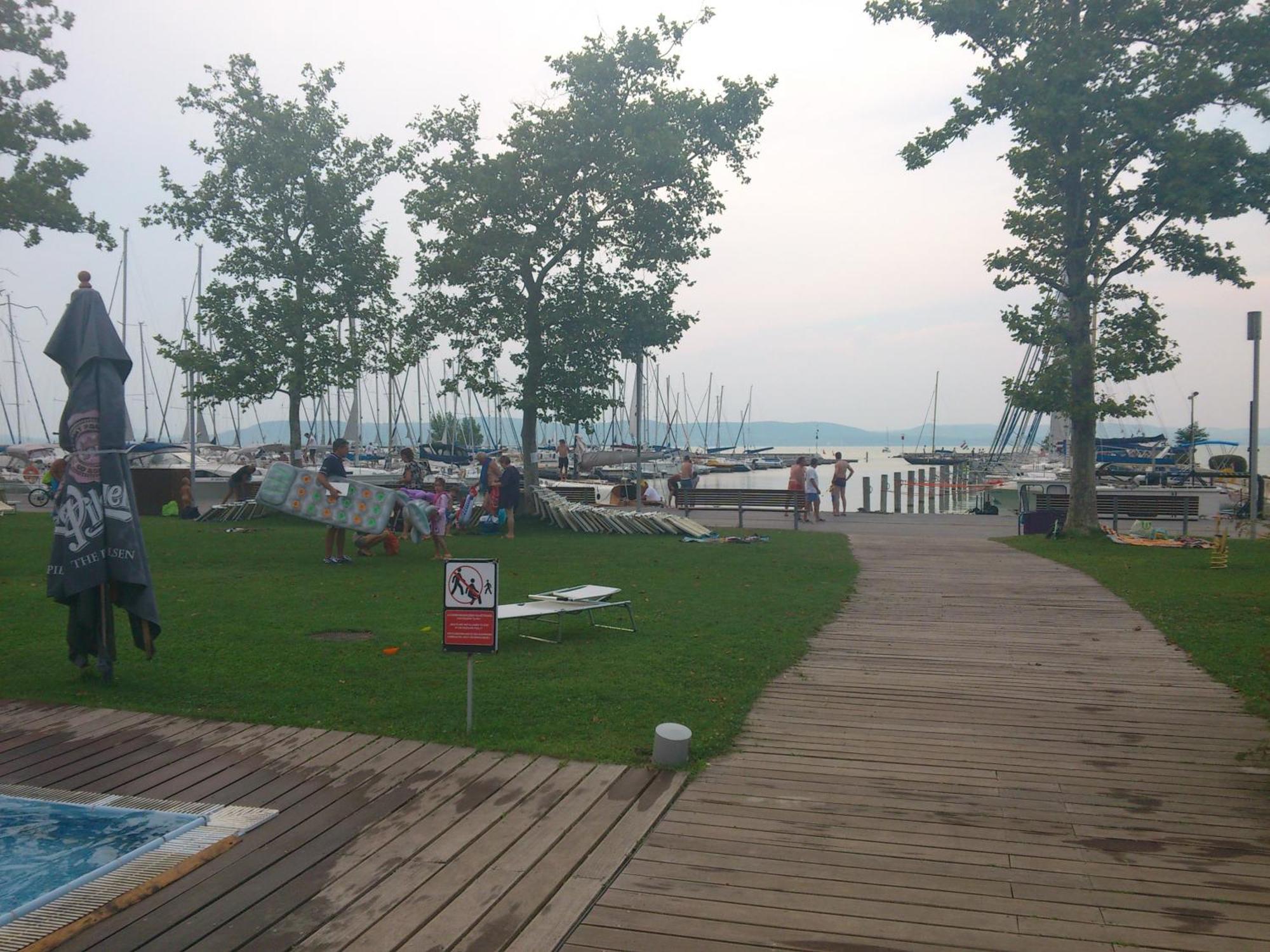 Bavaria Club Apartman Balatonlelle Esterno foto