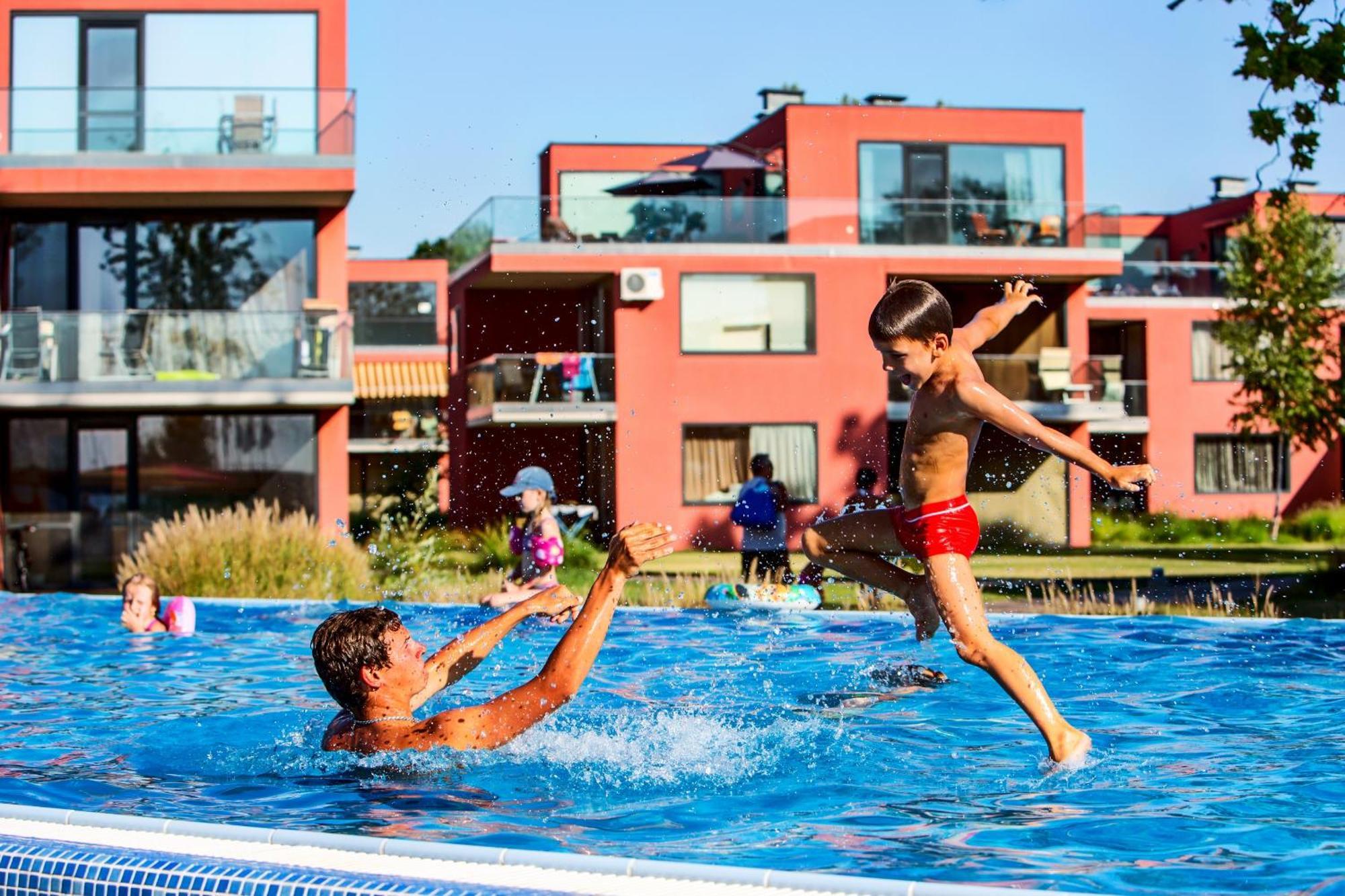 Bavaria Club Apartman Balatonlelle Esterno foto