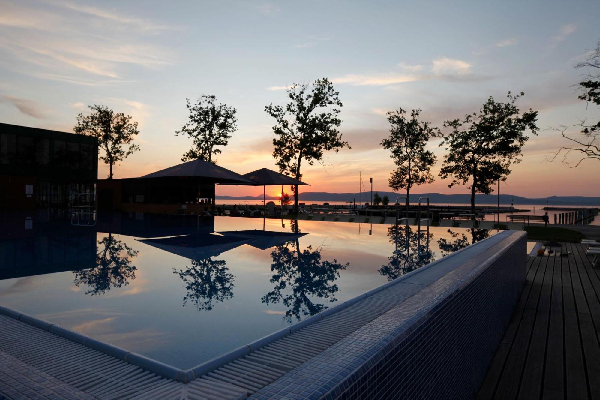 Bavaria Club Apartman Balatonlelle Esterno foto
