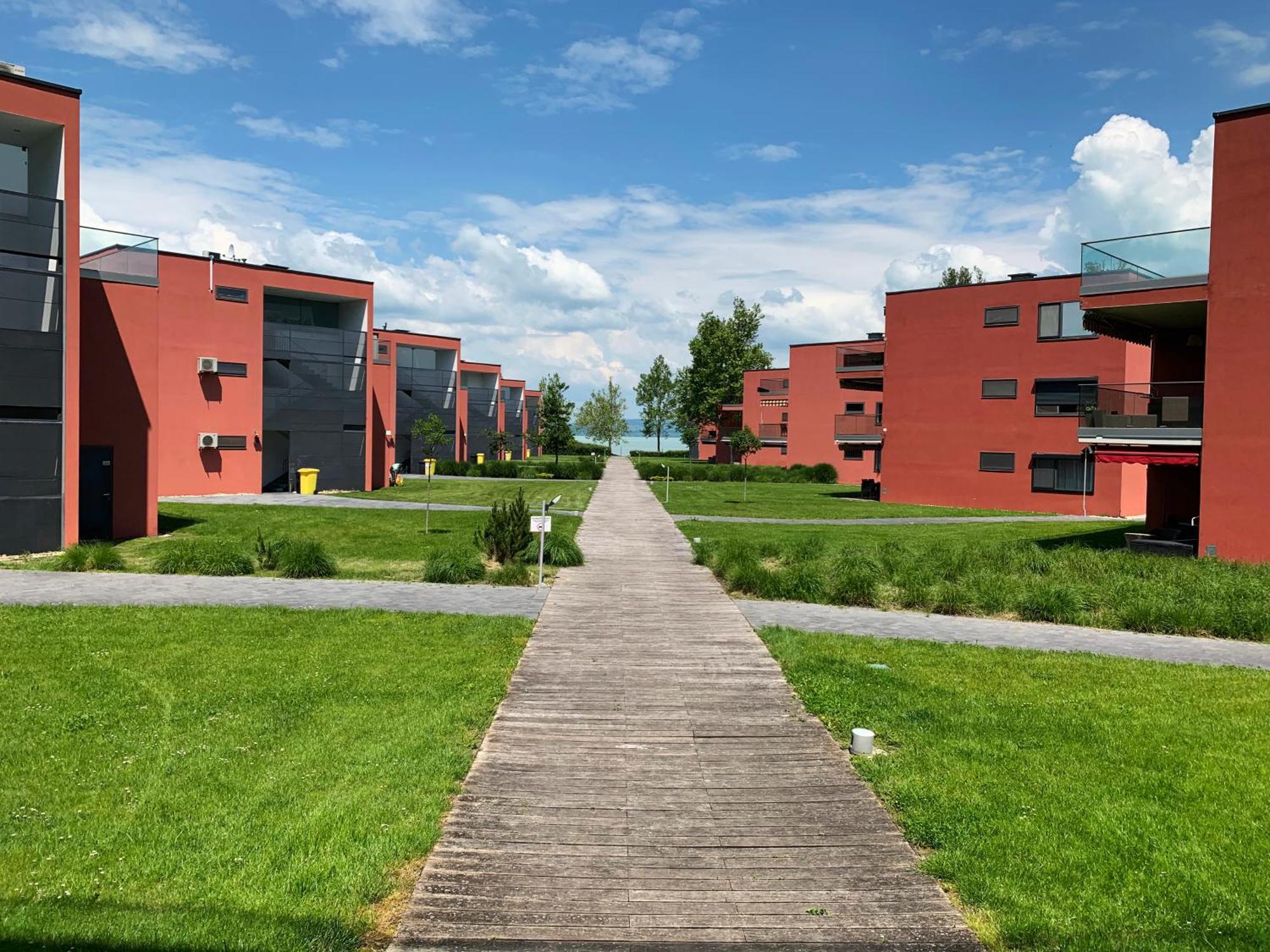 Bavaria Club Apartman Balatonlelle Esterno foto