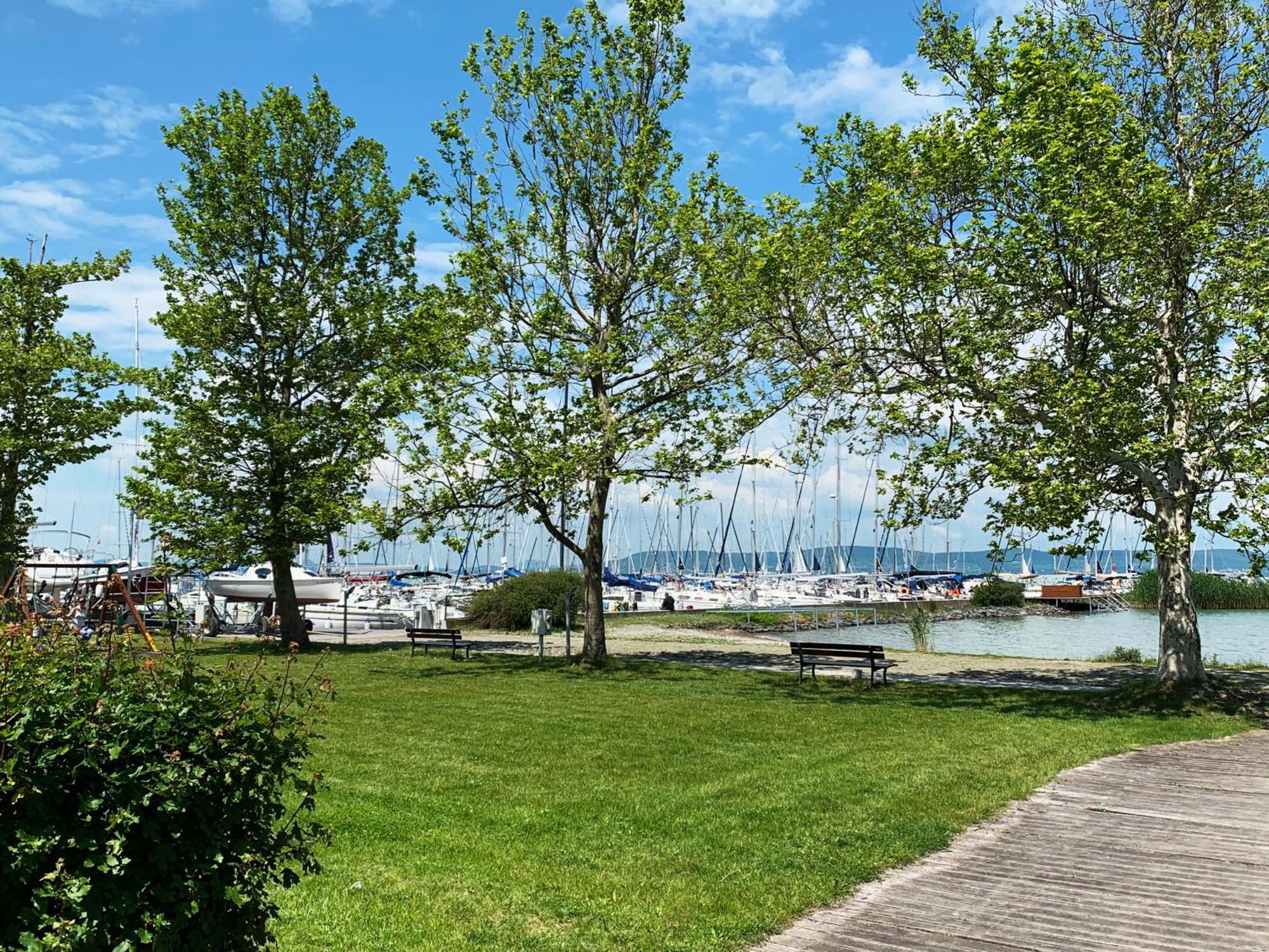 Bavaria Club Apartman Balatonlelle Esterno foto